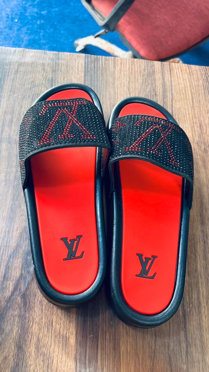 Claquettes LV Rouge & Noir